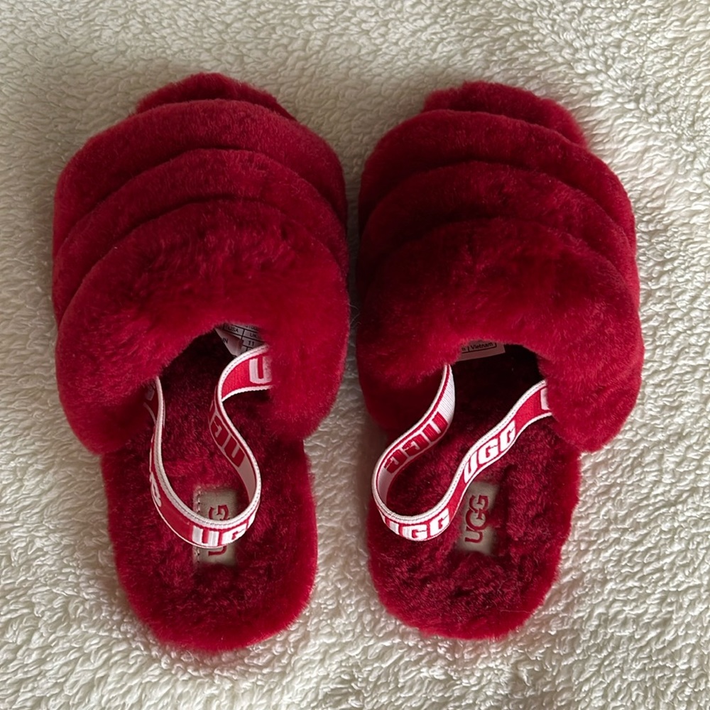 NWOT UGG fluffy slippers for girls size 12
